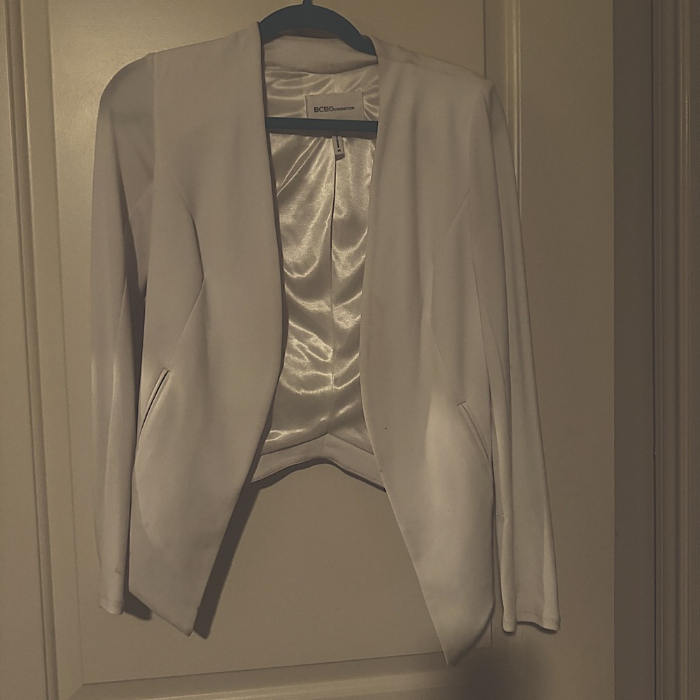 Ivory White full sleeve BCBG Generation blazer